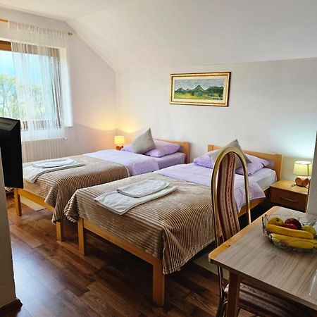 Rooms Vuksa Donji Lapac Esterno foto